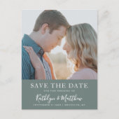 セージモダングリーンタイポグラフィシンプルフォト結婚ズ 案内ポストカード (正面)