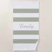セージモダングリーンパタストライプのーン ビーチタオル (正面)