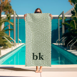 セージモダングリーンモノグラムの模様 ビーチタオル