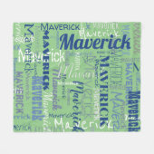 セージモダングリーン長名繰り返しパターン フリースブランケット (正面(横))