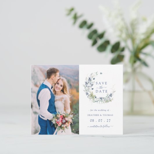 セージ海軍植物性リース結婚式日付を保存 案内ポストカード (スタンド正面)