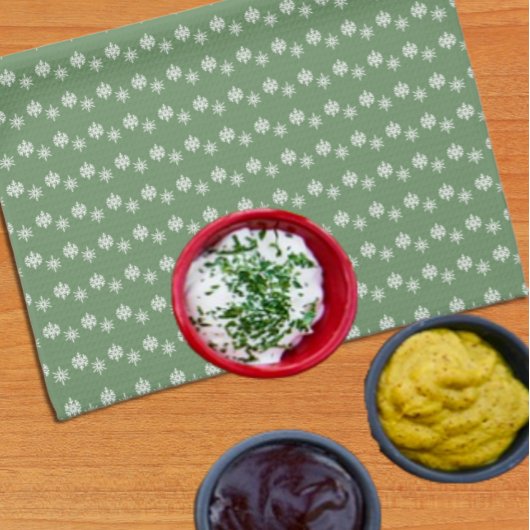 セージ素朴グリーンとホワイトスノーフレーク キッチンタオル