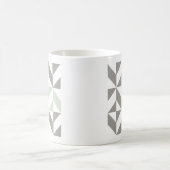 セージ緑とシルバー幾何学的ジグザグ コーヒーマグカップ (中央)