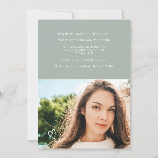 セージ緑のスクリプトハート4枚の写真ブライダルシャワー 招待状 (裏面)