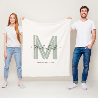 セージ緑のスクリプト名モノグラム フリースブランケット