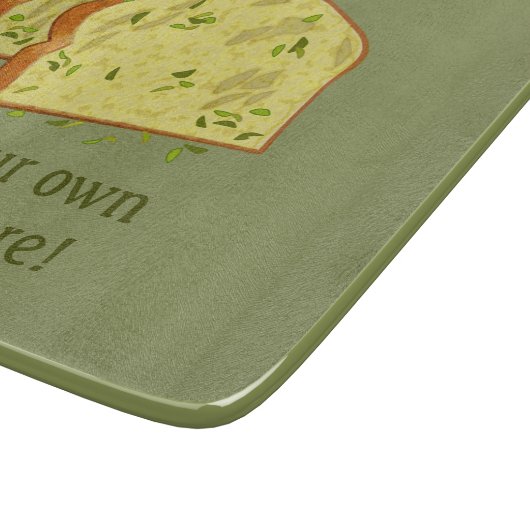 セージ緑のスライスされたニンニクのパンのピース – 独自のスローガン カッティングボード (角)