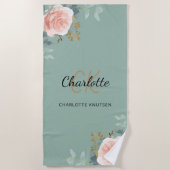 セージ緑のバラ金ゴールド花模様モノグラムイニシャル ビーチタオル (正面)