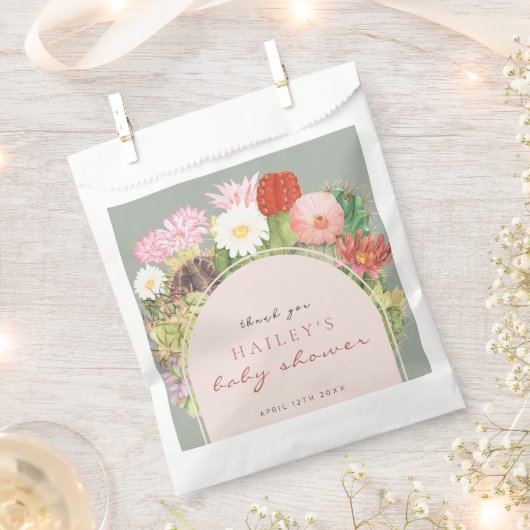 セージ緑のボホ開花サボスベイビーシャワー フェイバーバッグ (クリップ留めされた状態)