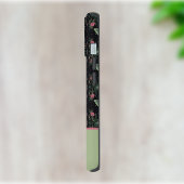 セージ緑の月の蛾ムーンピンクの花モノグラム iPhone 15ケース