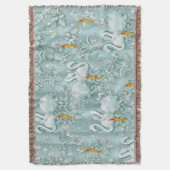 セージ緑の絹のカーテンとフラミンゴスの花 スローブランケット (正面縦)