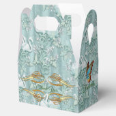 セージ緑の絹のカーテンとフラミンゴスの花 フェイバーボックス (オープン)