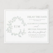 セージ緑の葉のクレストモノグラム日付を遅延 インビテーションポストカード (正面)