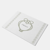 セージ緑アイリッシュケルト白鳥ラブノットファミリー名 ドアマット (アングル)