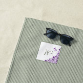 セージ緑ストライプ紫フローラスクリプトモノグラム ビーチタオル (インサイチュ)