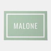 セージ緑パーソナライズされたのファミリ名の形式 ドアマット (正面)