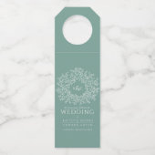 セージ緑色手描き葉モノグラム結婚アート ボトルネックタグ (正面)