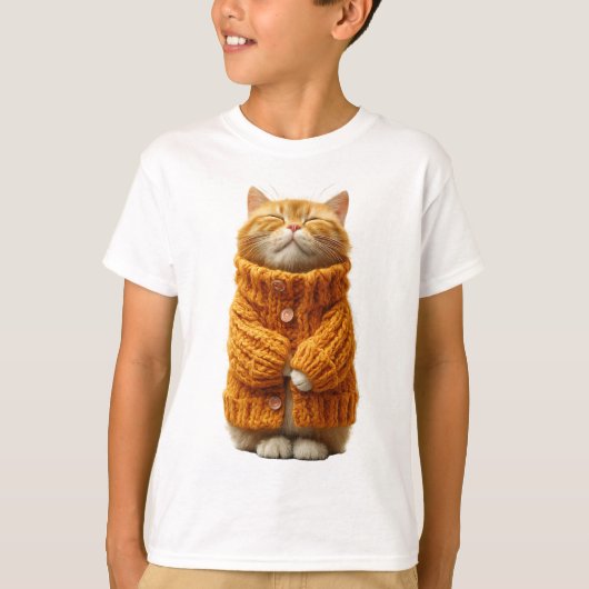 セーターを着たオレンジ色のトラ猫の子供服 Tシャツ (正面)
