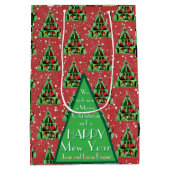 セーター姿のかわいい黒猫クリスマスツリーレッド ミディアムペーパーバッグ (裏面)