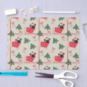 セーター&クリスマスサンタハットを着たパグドッグ 薄葉紙 (クラフト)