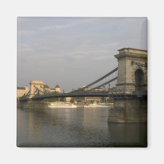 セーチェーニ鎖橋 (Szechenyi Chain Bridge), 2 マグネット (正面)