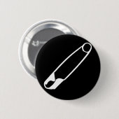 セーフティピンボタン – ホワイトオンブラック 缶バッジ (正面&裏面)