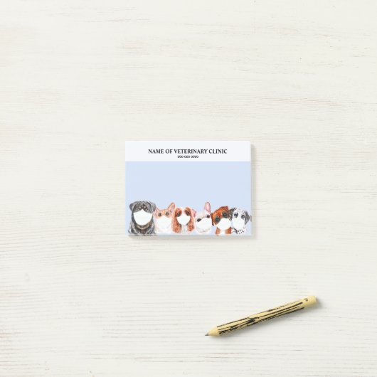 セーフティマスクを着た犬の獣医イラストレーションの青 ポストイット (デスク上)