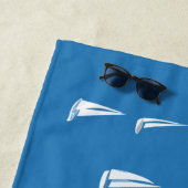 セーリングボート深いブルーシー – レガッタセーリングボート ビーチタオル (インサイチュ)