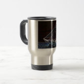 セーリングボート – 抽象芸術写真 トラベルマグ (正面左)