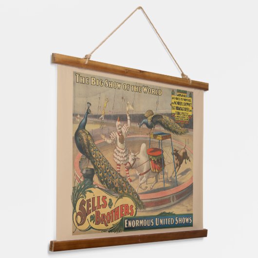 ゼブとピーコックのピエロ訓練士 吊り下げ型タペストリー (傾斜あり)