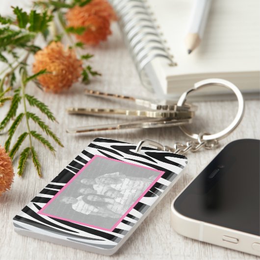 ゼブラとピンクのフォトフレーム キーホルダー (正面右)