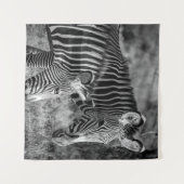 ゼブラのグレースケール写真 タペストリー (正面(横))