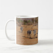 ゼブラパノラマアフリカの風景の群れ コーヒーマグカップ (左)
