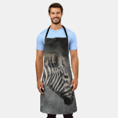 ゼブラモダンポートレートワイルドライフウォーター色 エプロン (着用した状態)