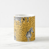 ゼブラ縞：手描きのシームレスな背景。 コーヒーマグカップ (中央)