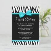 ゼブラ ティール ブルー 印刷されたリボン スイート16の誕生日 招待状 (スタンド正面)