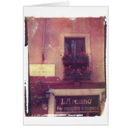 ゼラニウムが付いているローマの窓