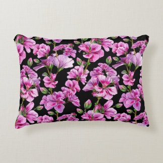 ゼラニウムの枝、水色のピンクの芽。 アクセントクッション