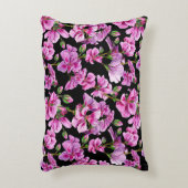 ゼラニウムの枝、水色のピンクの芽。 アクセントクッション (正面(垂直))