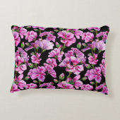 ゼラニウムの枝、水色のピンクの芽。 アクセントクッション (裏面)