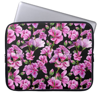 ゼラニウムの枝、水色のピンクの芽。 ラップトップスリーブ