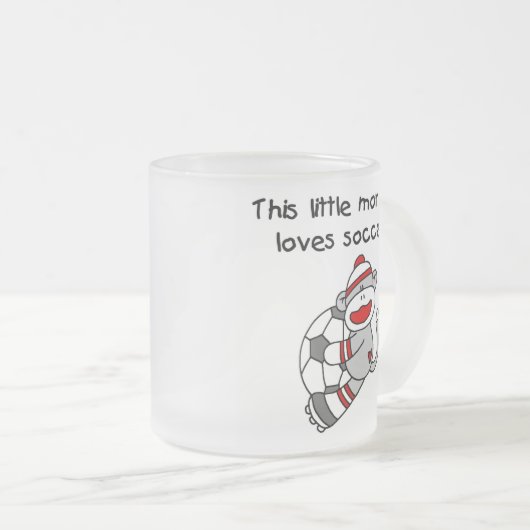 ソックス猿はサッカーのTシャツおよびギフトを愛します フロストグラスマグカップ (正面右)