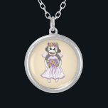 ソックモンキーブライド結婚ズのネックレス シルバープレートネックレス<br><div class="desc">Sock Monkey Brideの結婚ネックレス、Brideのアパ結婚レル、Tシャ結婚ツ、ArtMuvzイラストレーションによるウェディングギフト。マッチン結婚グのブライダルシャワー、披露宴、リハーサルのディナーアパレル。私たち祝のデザインとのスタイルで愛し結婚、新婦、新郎、結婚式のパーティー、ゲストに最適。の関連結婚素晴らしイベントに対して大きな日のためにあなたの興奮を見せなさい今日あなたの結婚式の贈り物を注文し祝て、スタイルであなたの愛に準備する！</div>