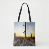 ソノラン砂漠に沈む巨大なサグアーロ・サボテン トートバッグ (正面)