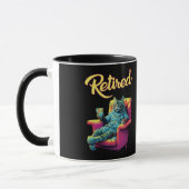 ソファおもしろいーの定年の猫 マグカップ (左)