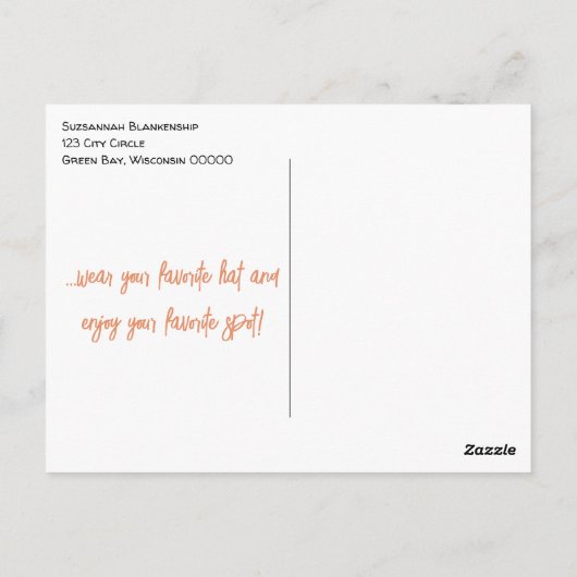 ソファでサンバイザーをかぶったユーモアあふれる猫の誕生日 ポストカード (裏面)