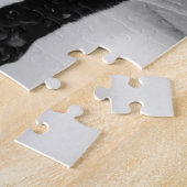 ソファでリラックスしている黒猫 ジグソーパズル (側面)