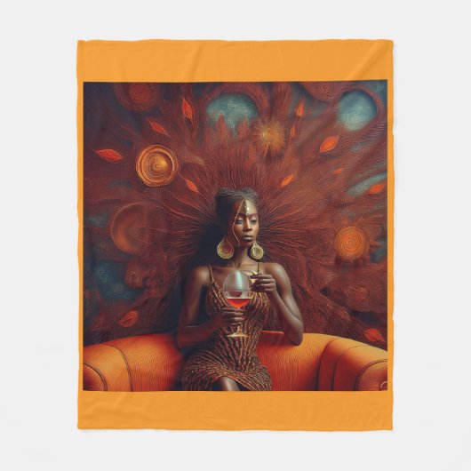 ソファで飲み物を飲む女性 フリースブランケット (正面)