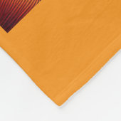 ソファで飲み物を飲む女性 フリースブランケット (角)