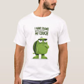 ソファと予定があるよ 面白いカメのキャラクター Tシャツ (正面)