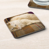 ソファに置いているかわいらしく黄色いtabi猫 コースター (左側)